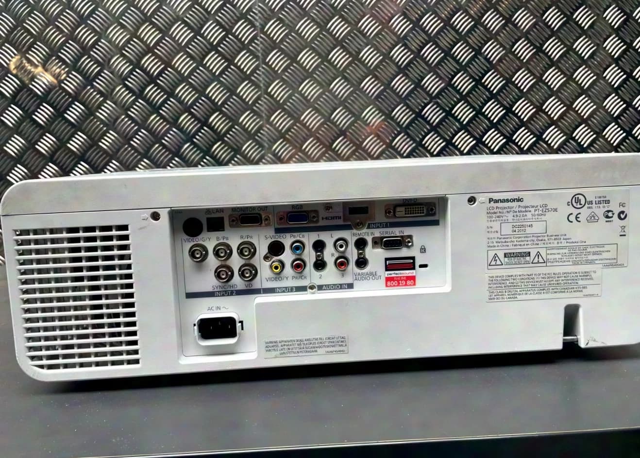 Panasonic PT-EZ570E Projector