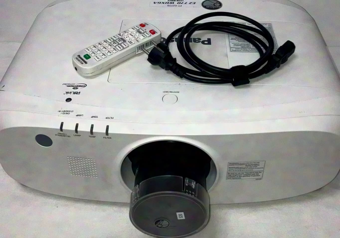 Panasonic PT-EZ770 incl. lens 1.7-2.8 :1