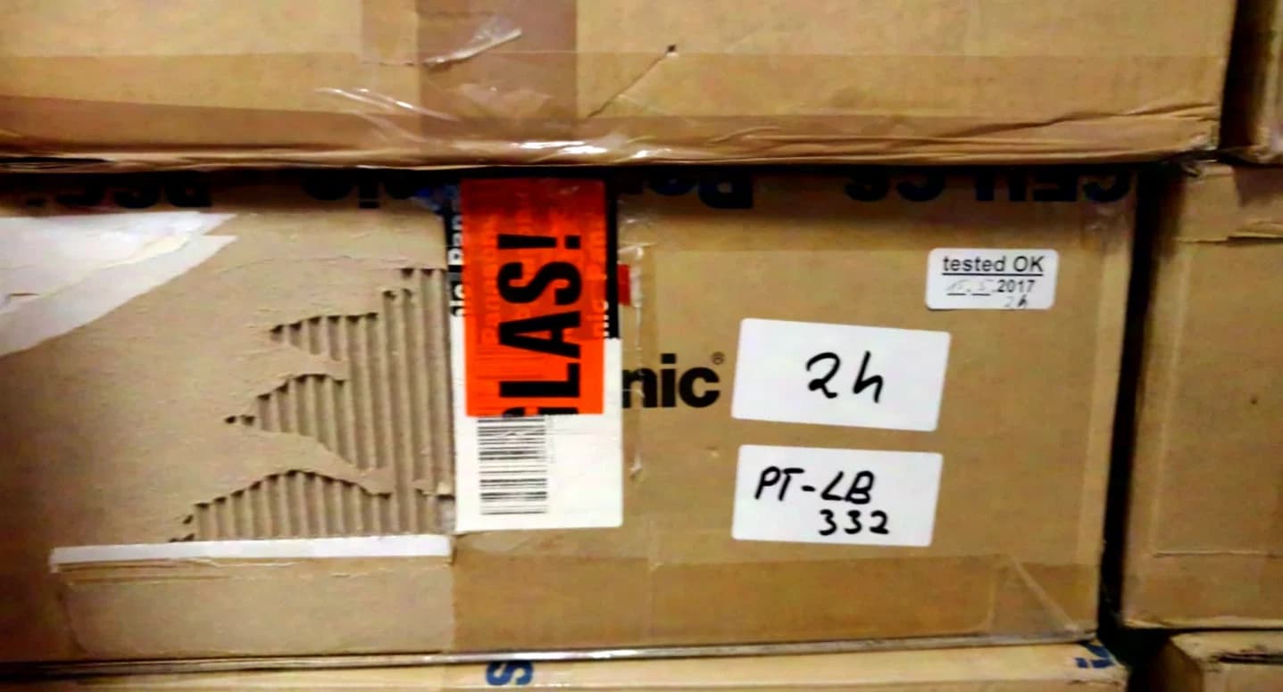 Panasonic PT-LB332 demo unit with 2 operating hours, 3300 Ansi-Lumen, 1024x768