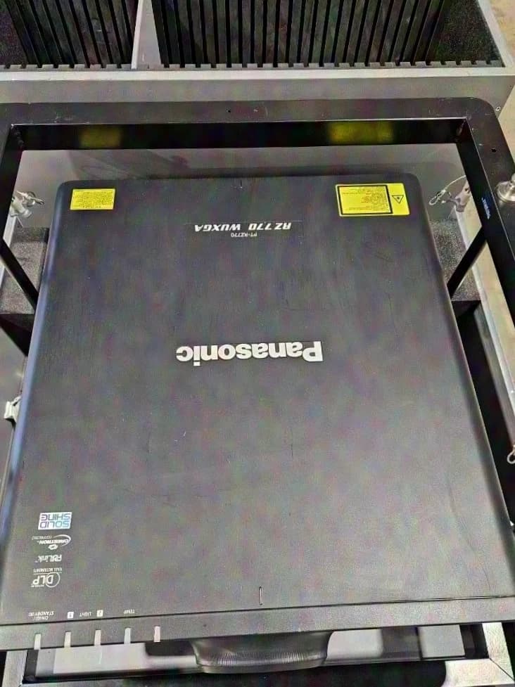 Panasonic PT-RZ770 DLP 7000 ANSI Lumen