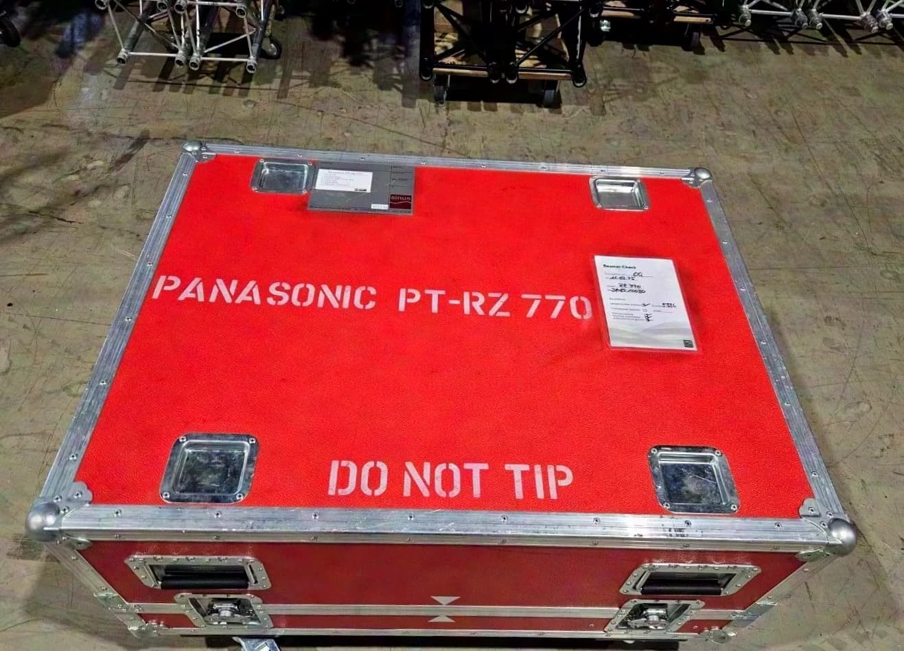 Panasonic PT-RZ770 DLP 7000 ANSI Lumen