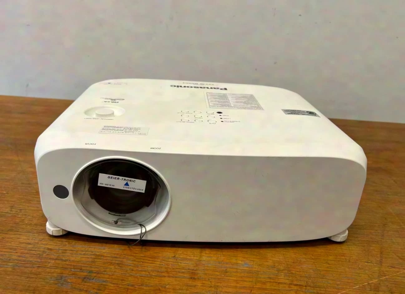 Panasonic PT-VZ570E
