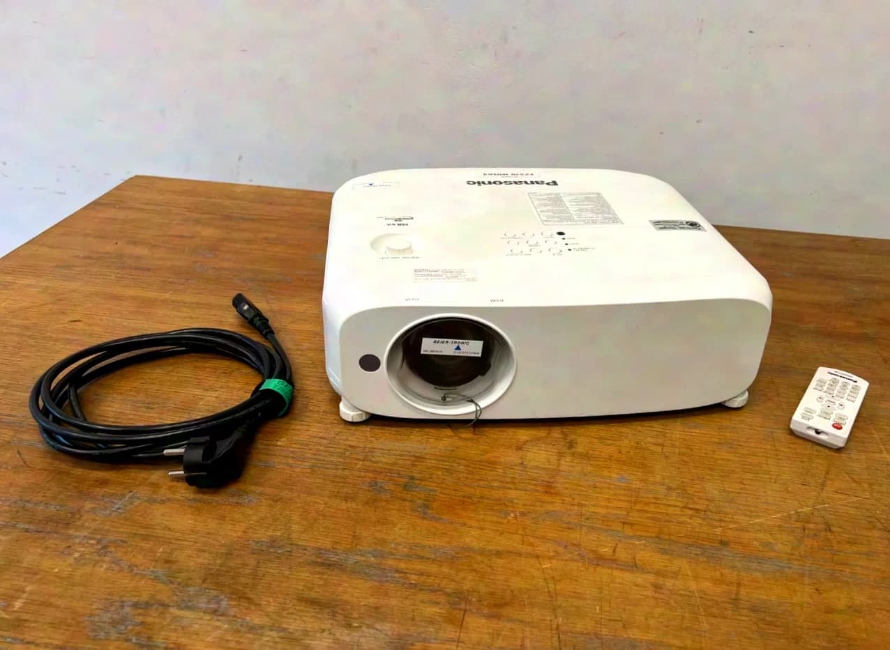 Panasonic PT-VZ570E
