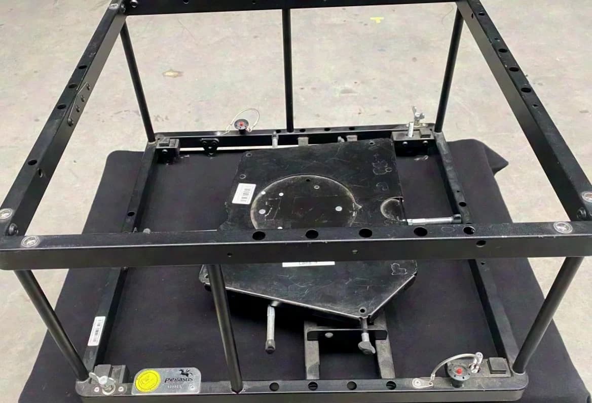Pegasus / Publitek 4.0 flight frame / stack frame for projectors incl. plate for Panasonic EZ770