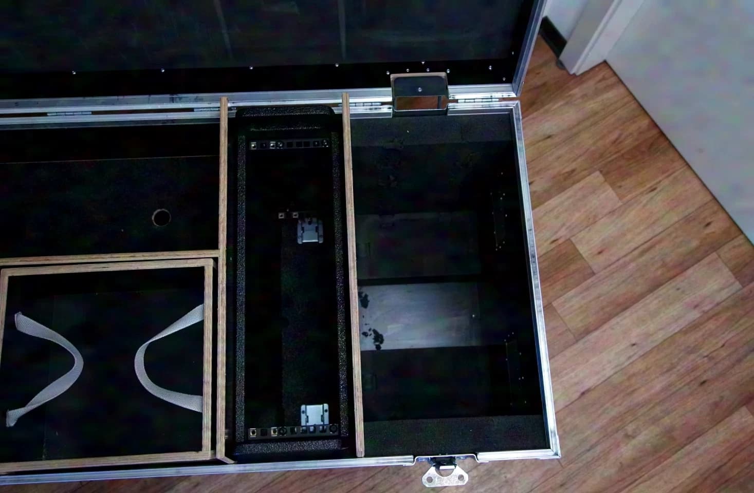 Penn Elcom camera system trunk case (packing dimensions)