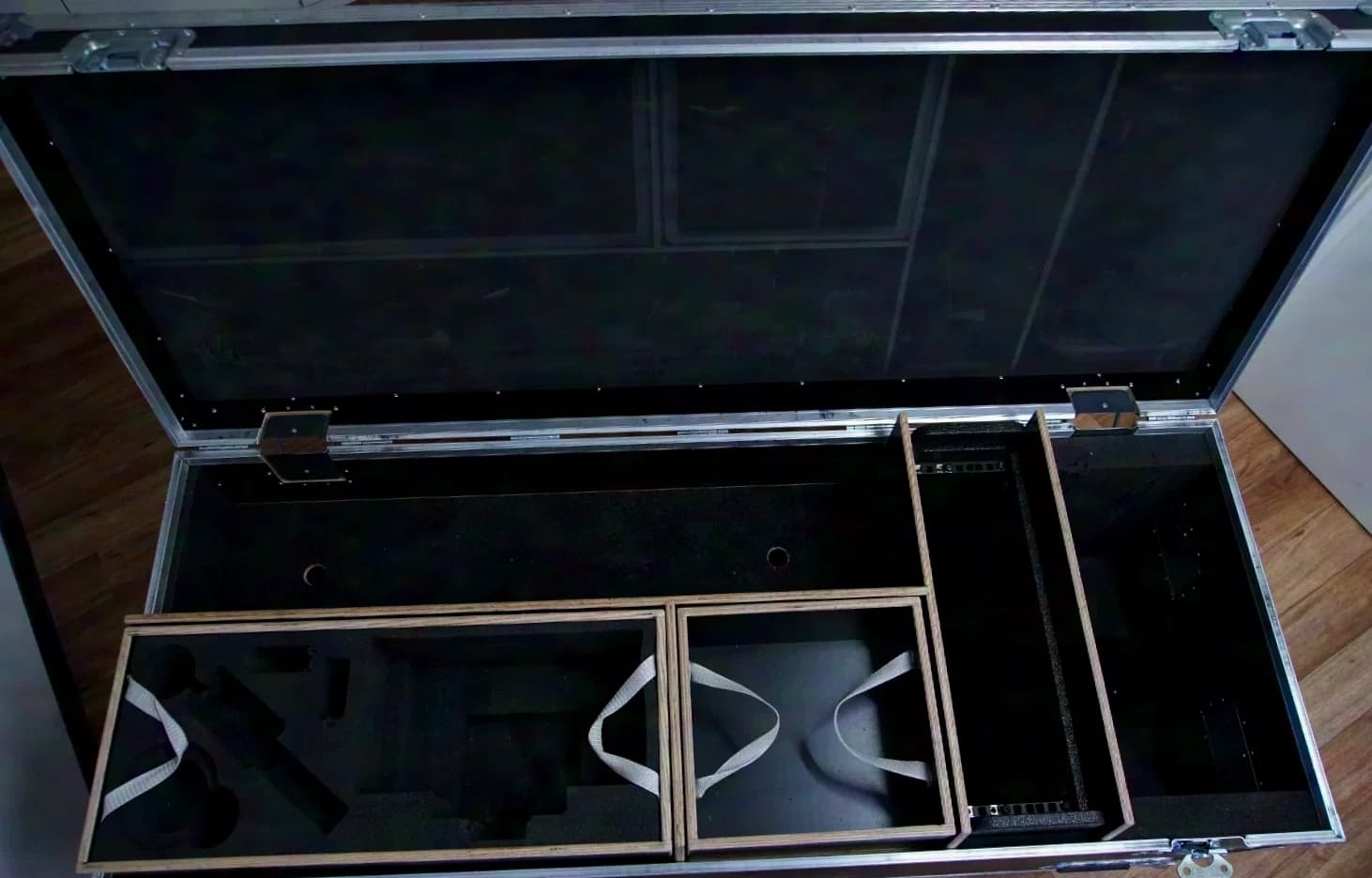 Penn Elcom camera system trunk case (packing dimensions)