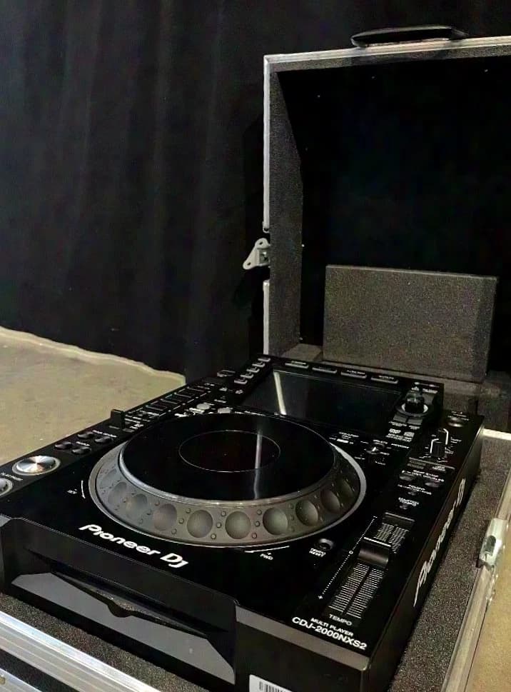 Pioneer CDJ 2000 NXS2 incl. Case