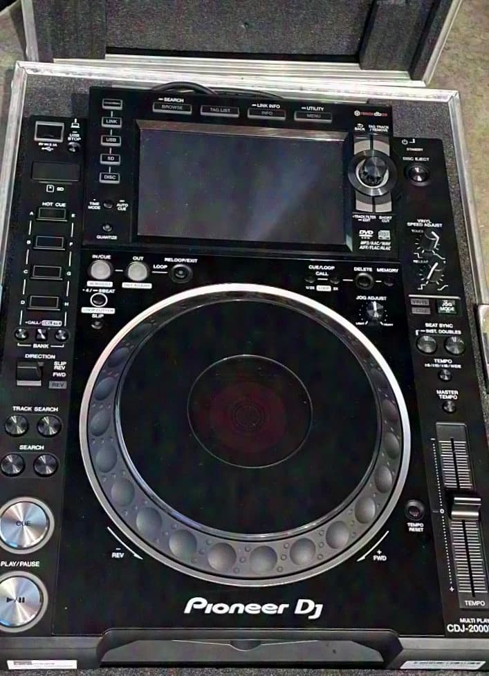 Pioneer CDJ 2000 NXS2 incl. Case