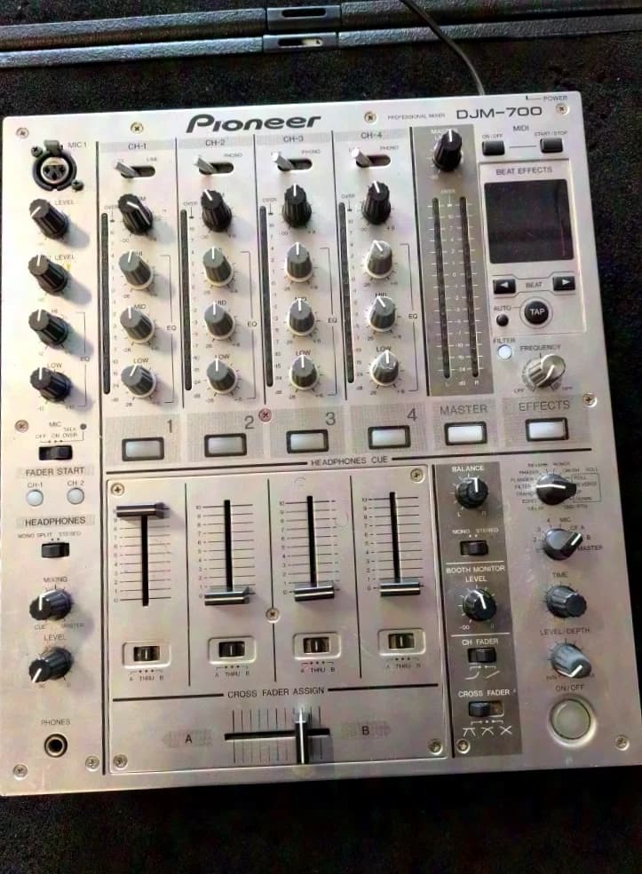 Pioneer DJM700 DJ Mixer