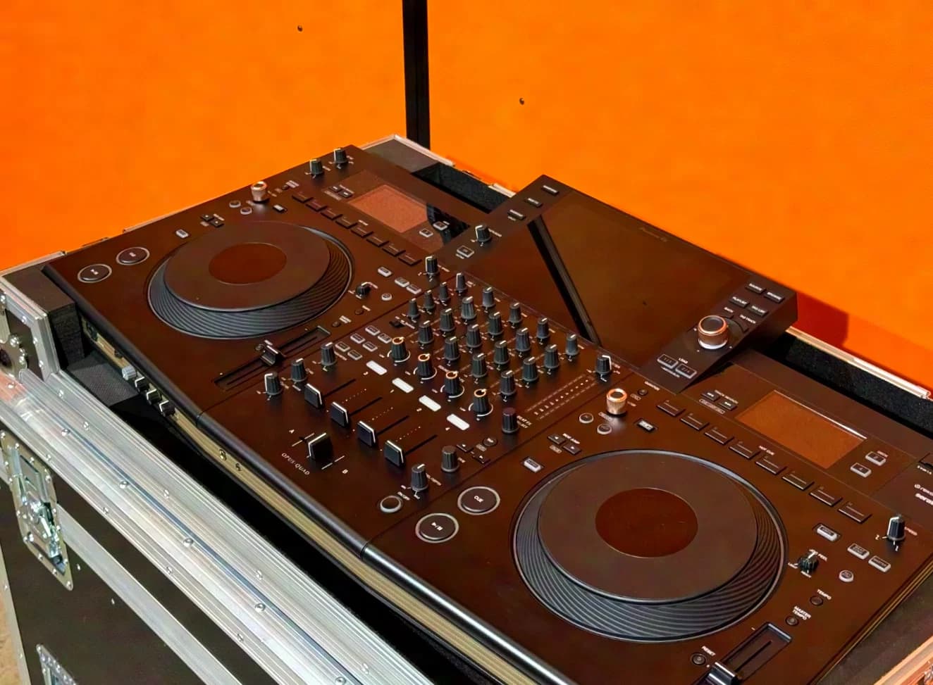 Pioneer DJ OPUS-QUAD All-in-One Professional DJ System incl. Case