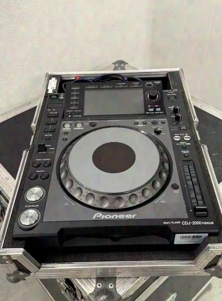 Pioneer Pioneer CDJ-2000NXS Nexus Multi Format Player, USB/SD/CD/DVD MIDI / HID, Wi-Fi, Color Display,