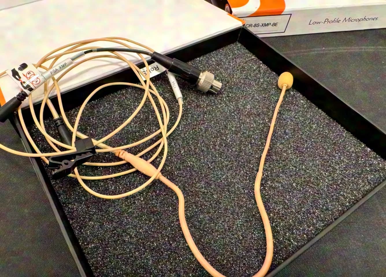 Point Source Audio 4-piece CR-8S Cardioid Earset Microphone, beige / skin-coloured, set with 2 X-Connectors connection adapters XMP and XAK each