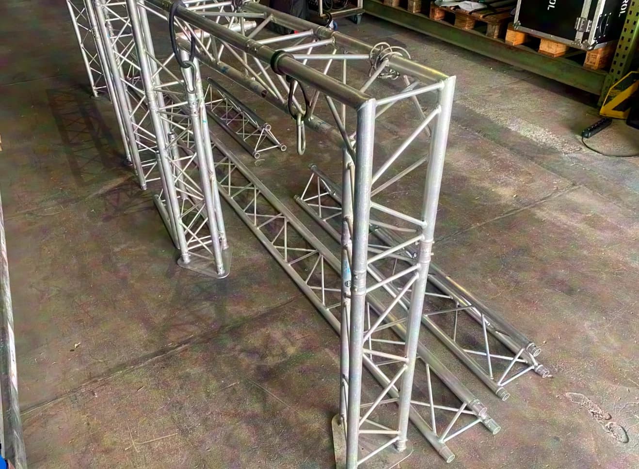 Prolyte E20D truss
