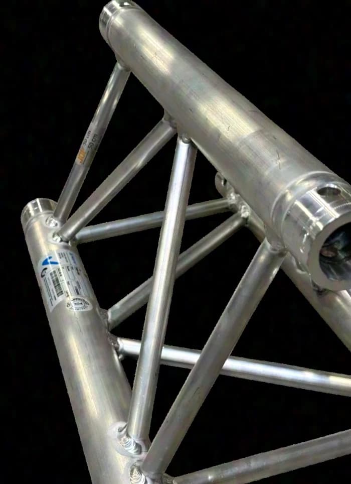 Prolyte H30D-L050 truss section (3-point truss, 50cm straight)