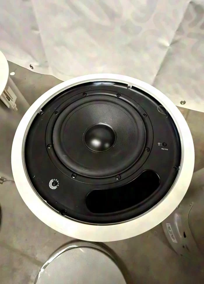 QSC AD-C81T w built-in subwoofer