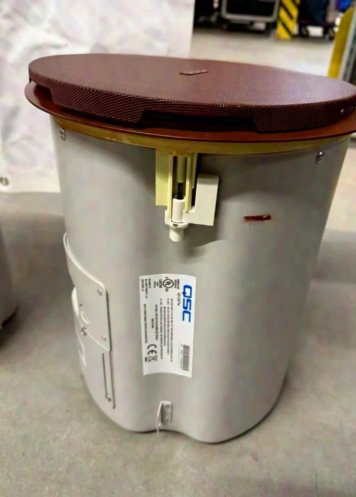 QSC AD-C81T w built-in subwoofer