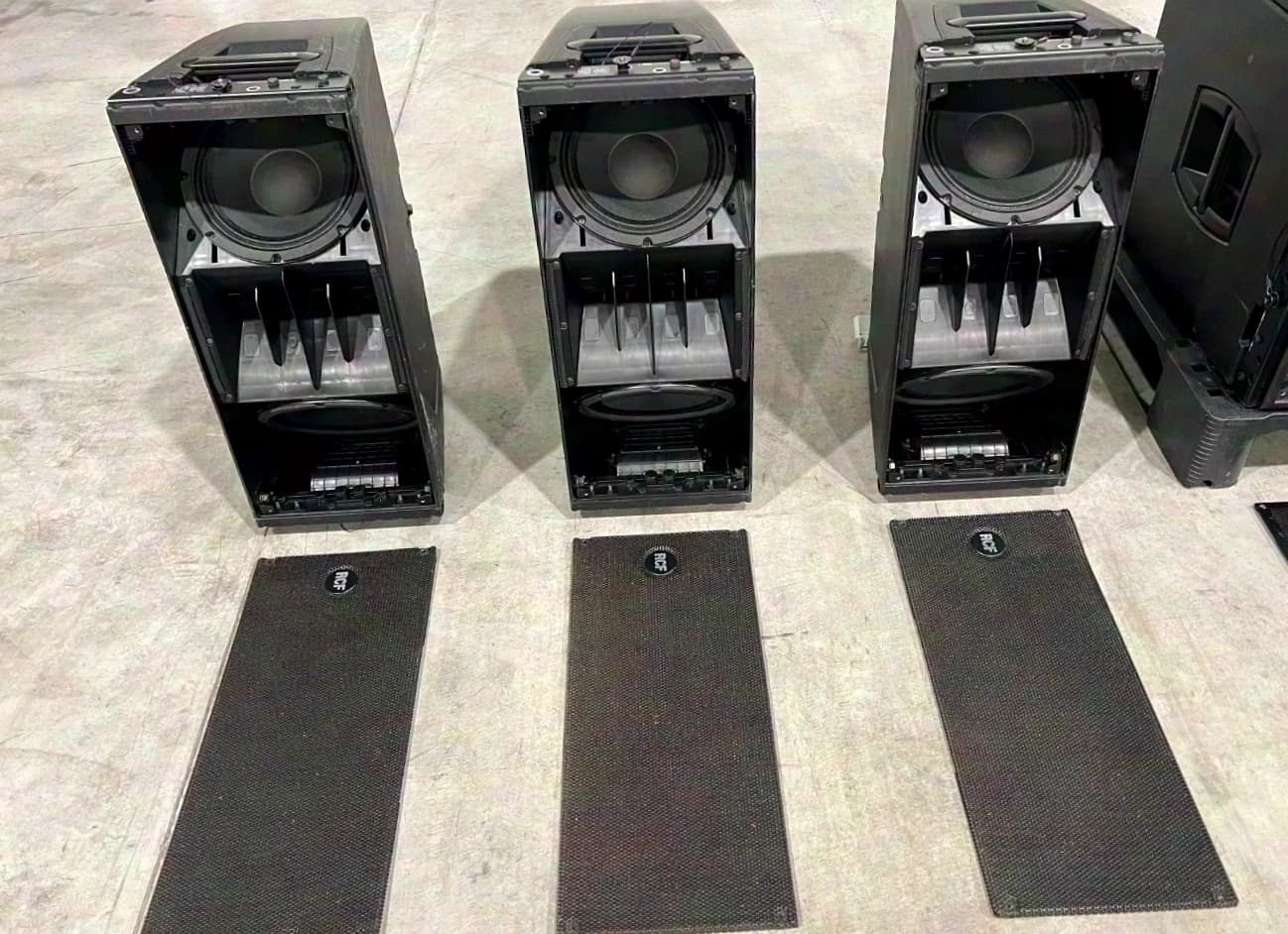 RCF Powered: 6x HDL 20-A line array + 2x HDL 18-AS sub