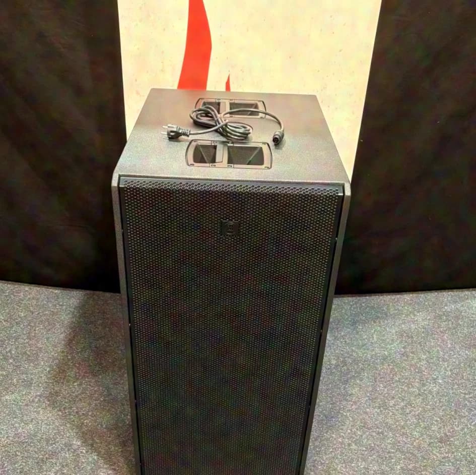 RCF SUB 8008-AS 2x18" Active PA Subwoofer B-Stock