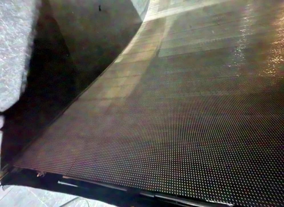 ROE LINX-12F Outdoor LED Wall with Processors and Accessories