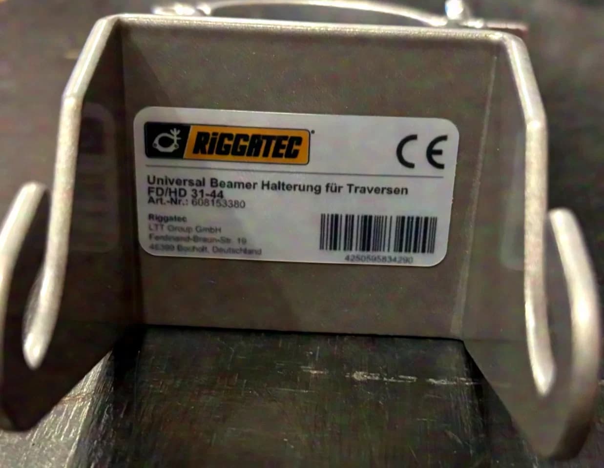 Riggatec FD/HD 31-44 Universal Projector Mount for Trusses