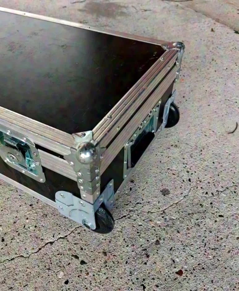 Roadinger Eurolite KLS/ Lightmaxx CLS Flightcase with casters 1001