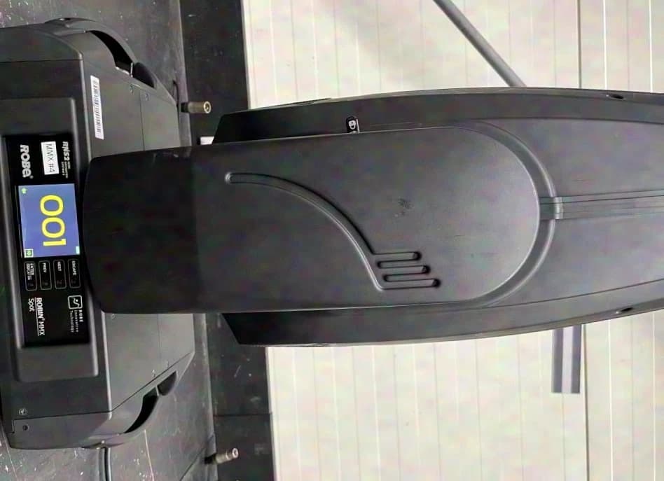 Robe Robin MMX Spot (Moving Light 1200 W Equivalent) incl. Case and Assortment of Spare Parts