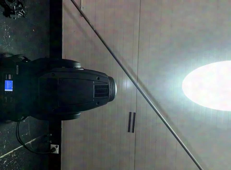 Robe Robin MMX Spot (Moving Light 1200 W Equivalent) incl. Case and Assortment of Spare Parts