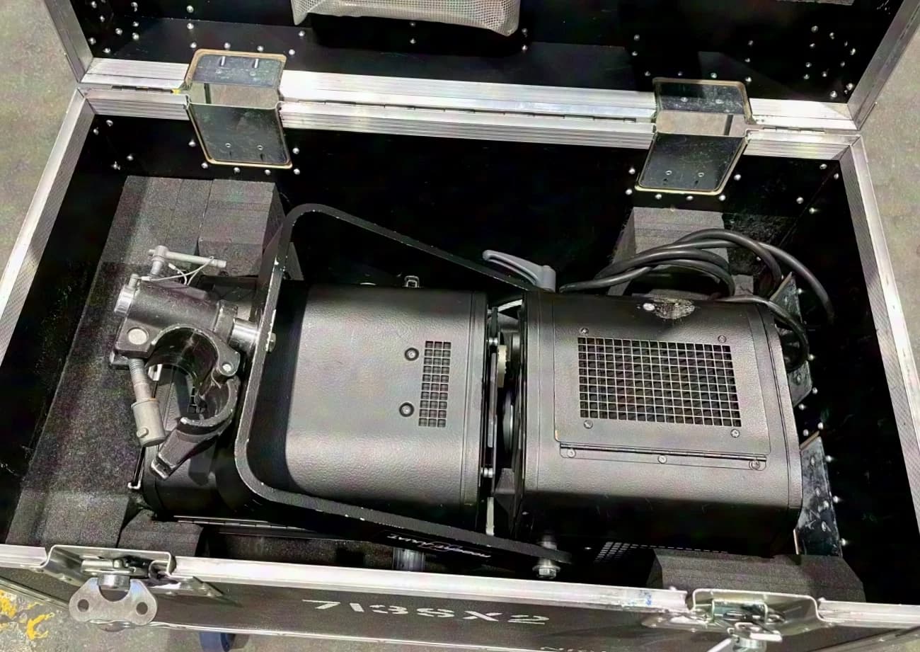 Robert Juliat 713SX2 29-50° 2 KW Zoom Profile
