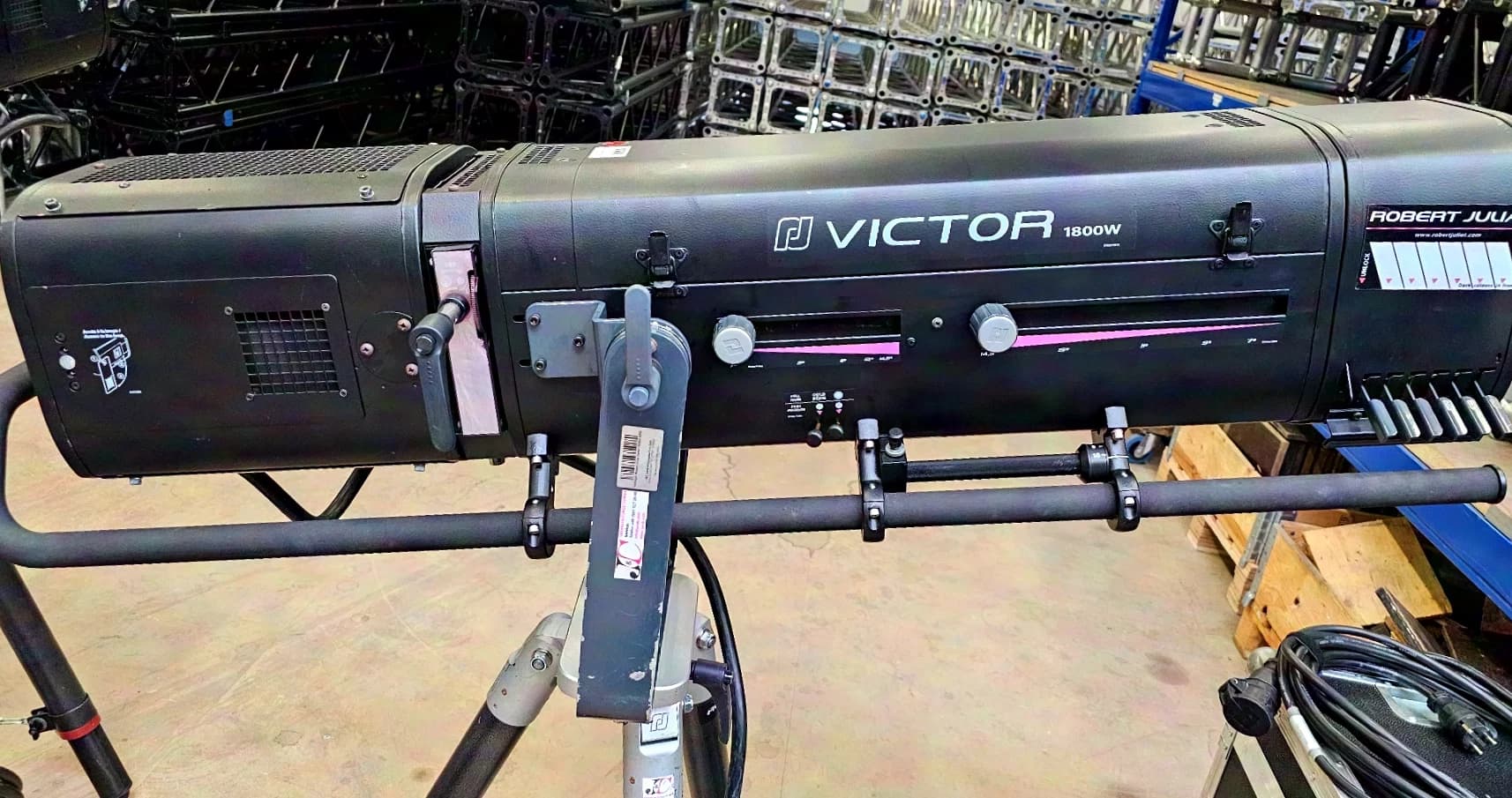 Robert Juliat Victor 1800W MSR