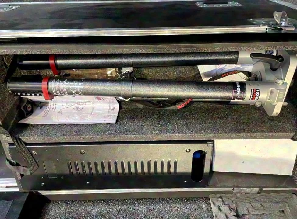 Robert Juliat. Victor Follow spot 1800W with stand GT4000, NEW PRICE - 10%
