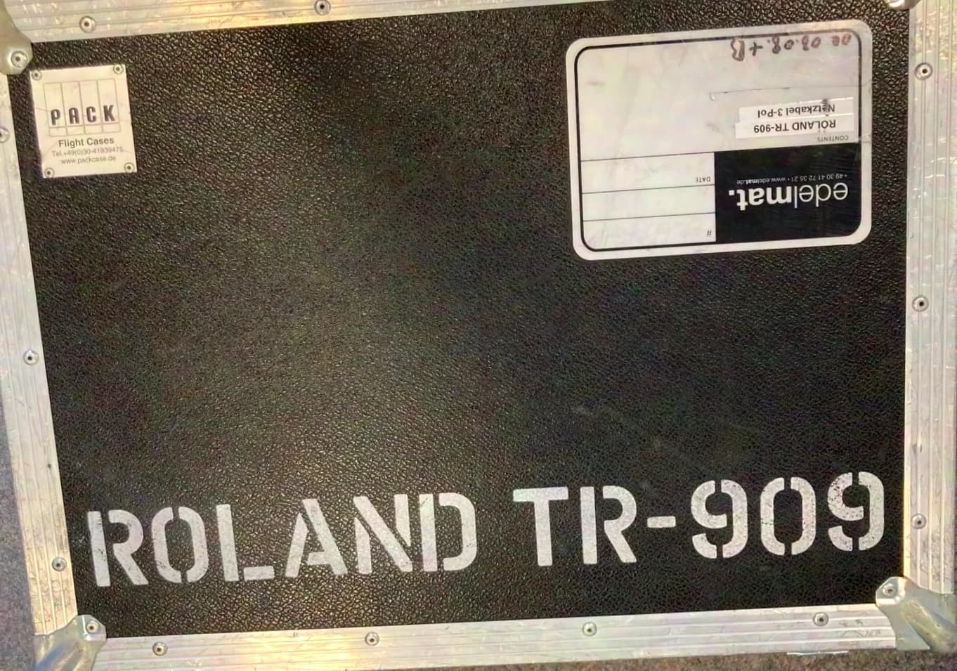 Roland TR-909 Drum machine + Case