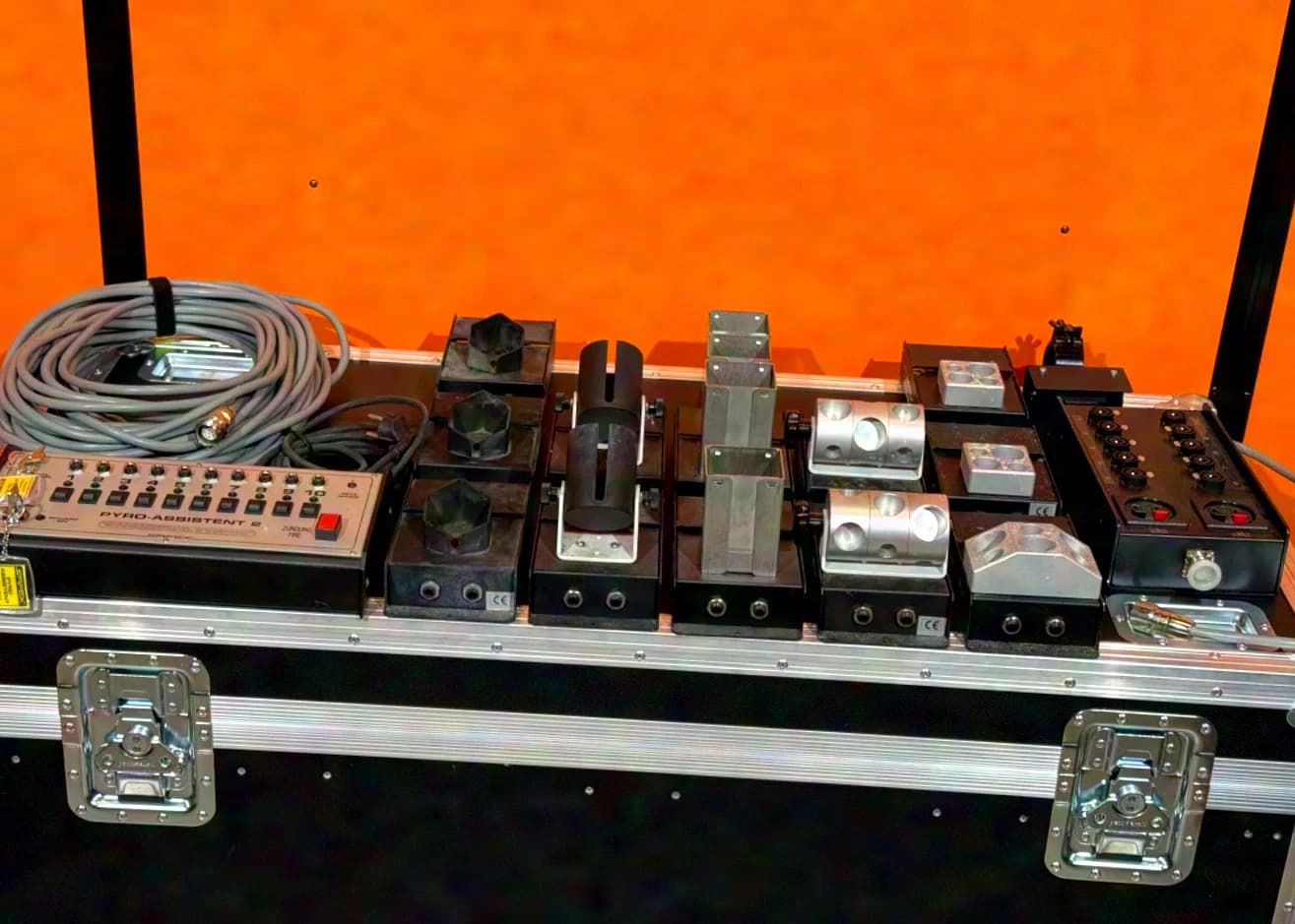 SAFEX Pyrotechnics Pyro-Assistent 2 incl. 12x launch ramps & accessories