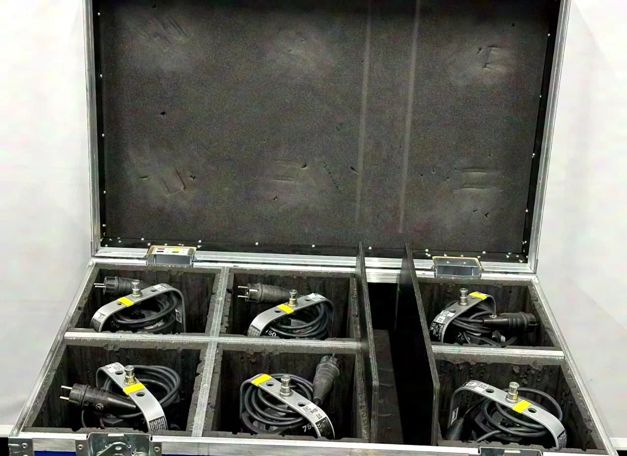 SET: 6x ETC Source Four profile spotlights, silver, with tubes