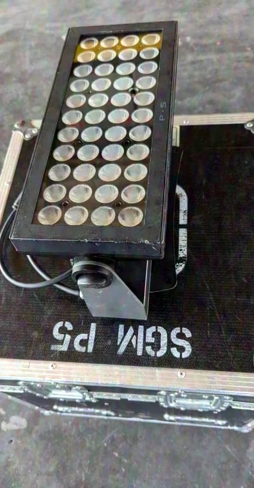 SGM P5 RGBW LED floodlight, 44x10W, 43°