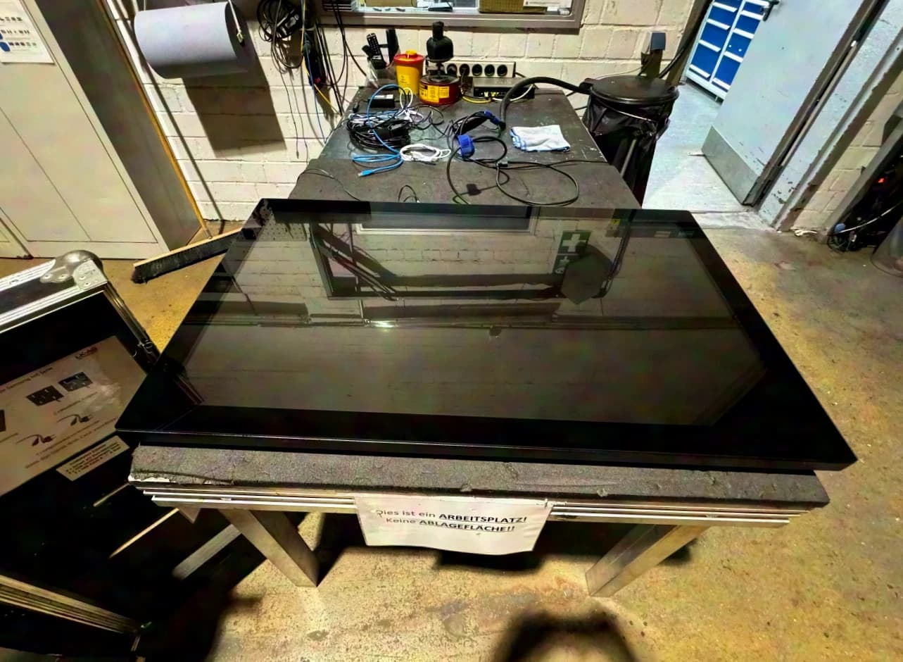 SHARP/ LANG PN-R426 Onyx Touch 42"