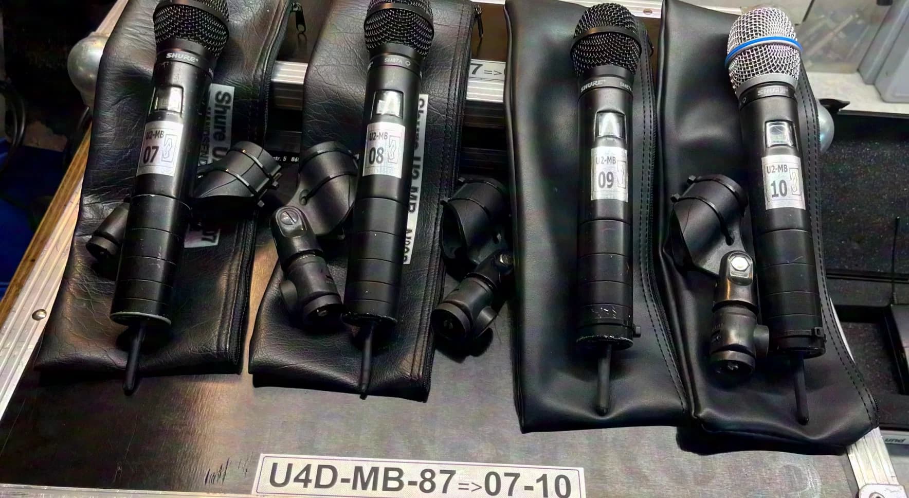SHURE 1x U4D-MB Receiver 2x U1-MB BodyPack 2x U2-MB Handheld Transmitter 2x RPW-120 Beta 87 - MB 800-830 MHz