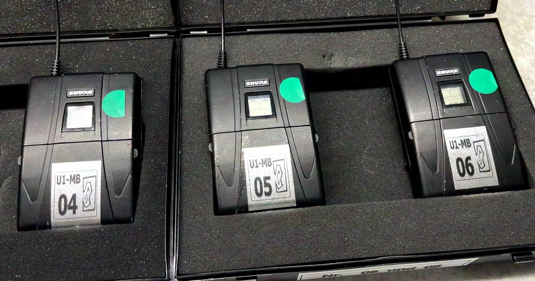 SHURE 1x U4D-MB Receiver 2x U1-MB BodyPack 2x U2-MB Handheld Transmitter 2x RPW-120 Beta 87 - MB 800-830 MHz