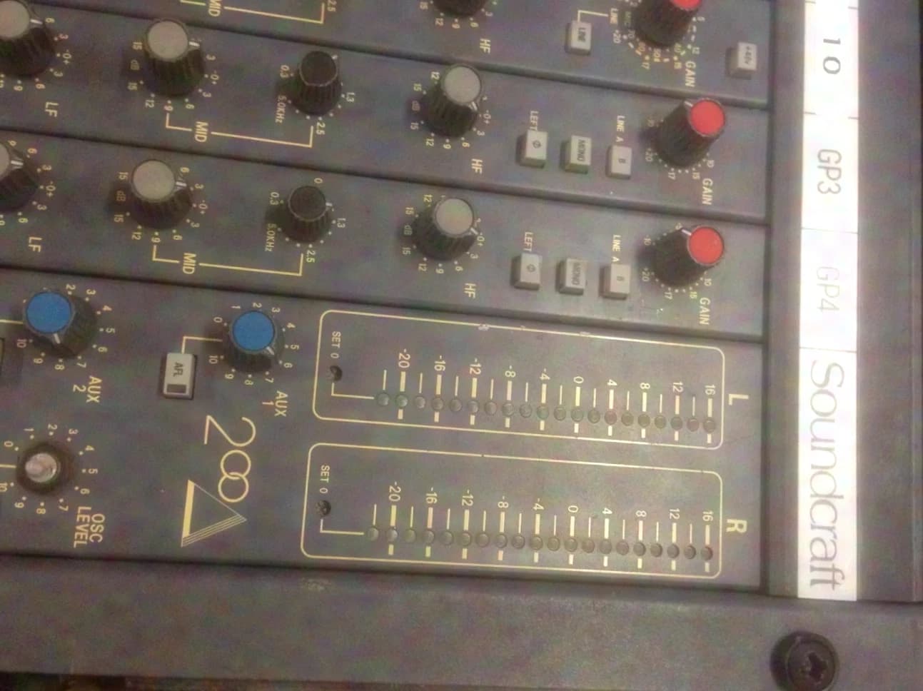 SOUNDCRAFT Delta 200 mixing console 16ch