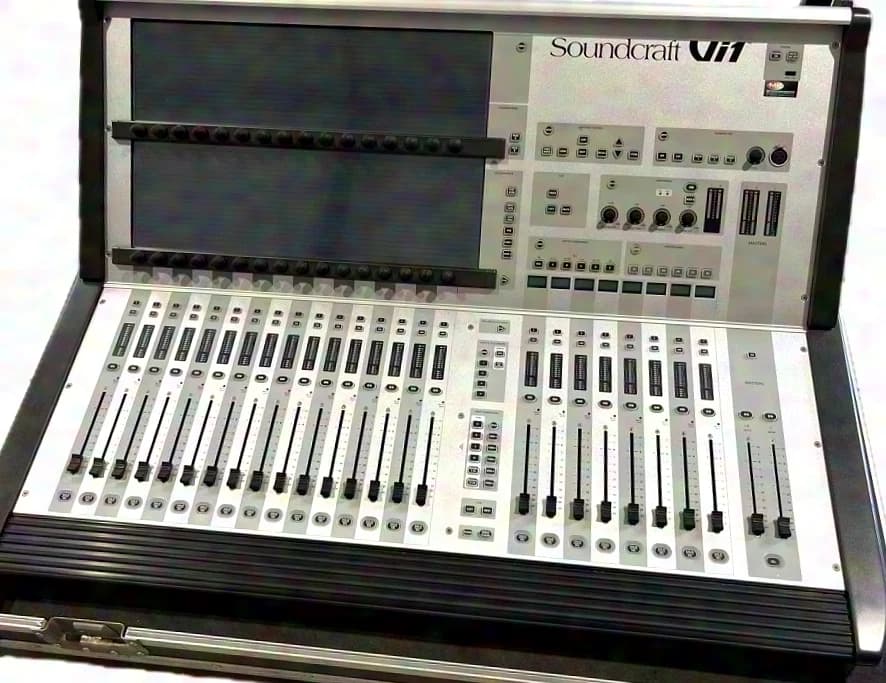 SOUNDCRAFT Vi1 used Surface in Case incl Stagebox in Case ( Packadge )