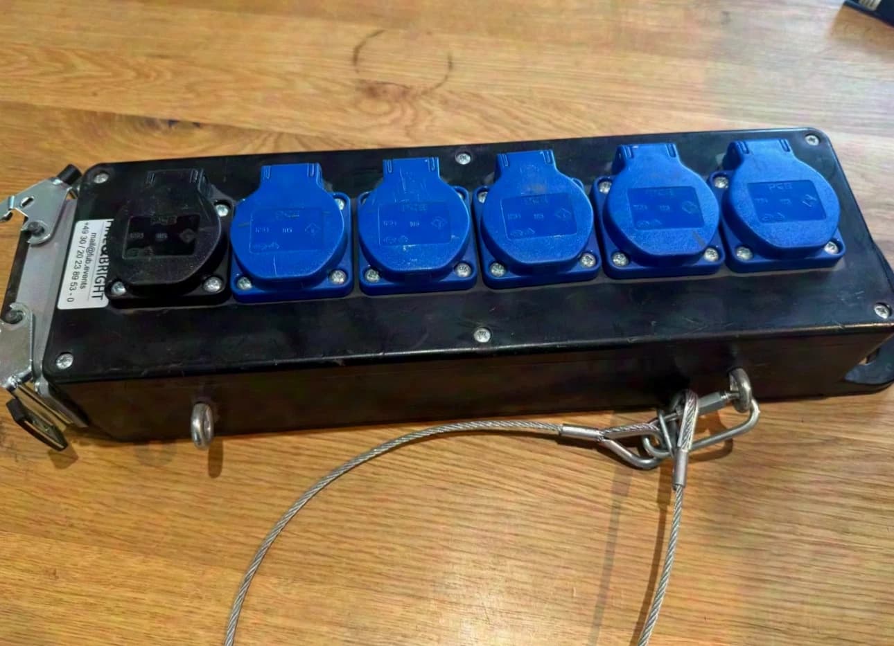 SVT / Gummi Verteiler | Plugbox HAN-16 -> Schuko | 6 Channel