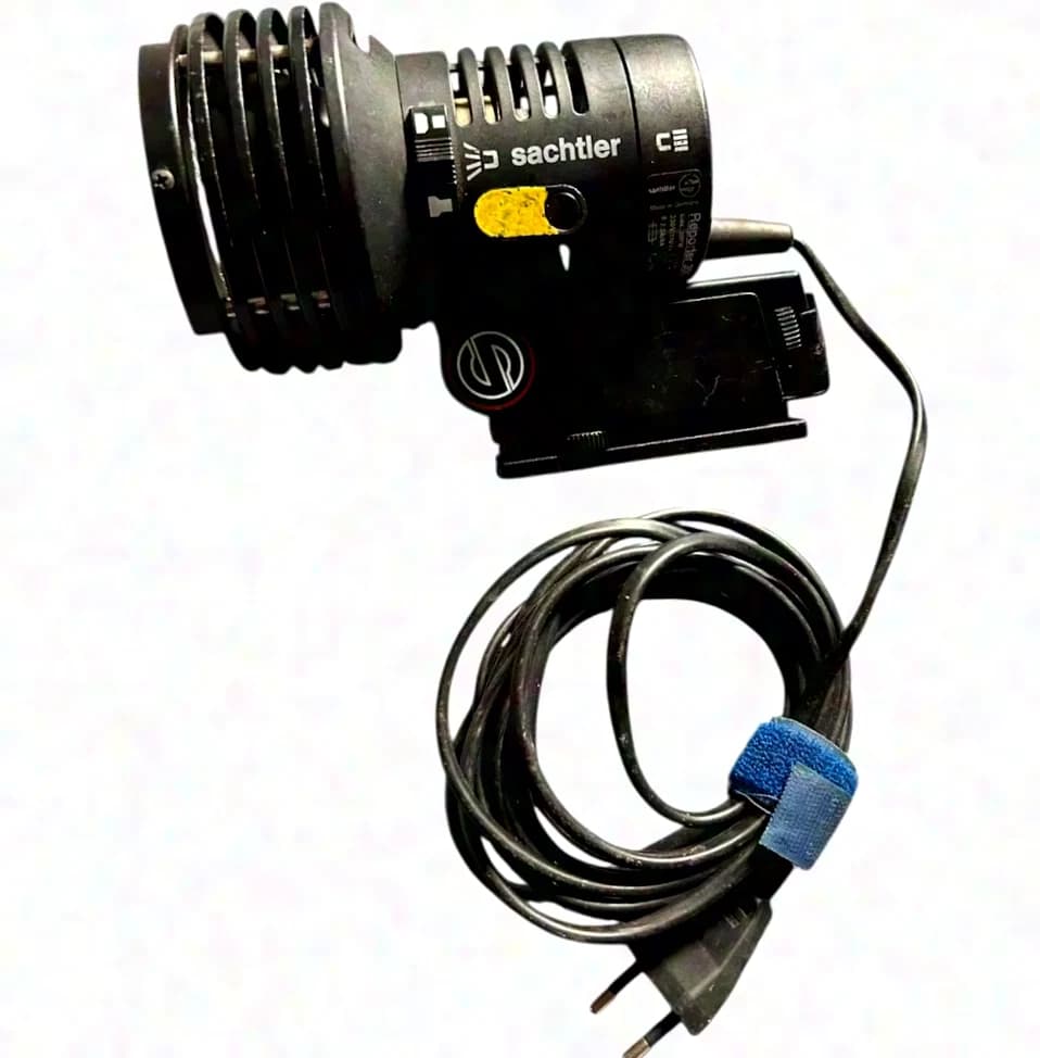 Sachtler Reporter 300H Professional Fresnel Spotlight for ENG & Studio