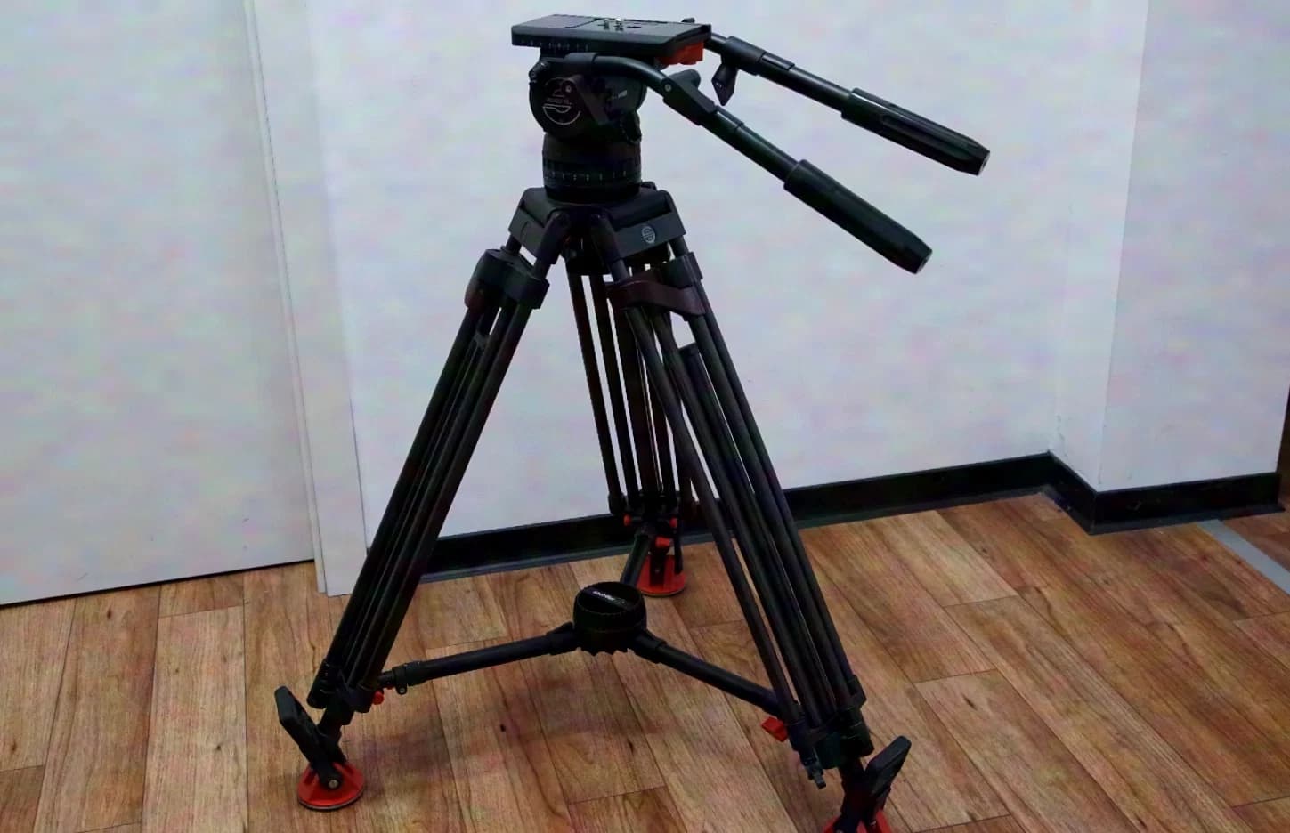 Sachtler Video 15 SB EFP/ENG tripod, SpeedLock CF, mid-level spreader + accessories