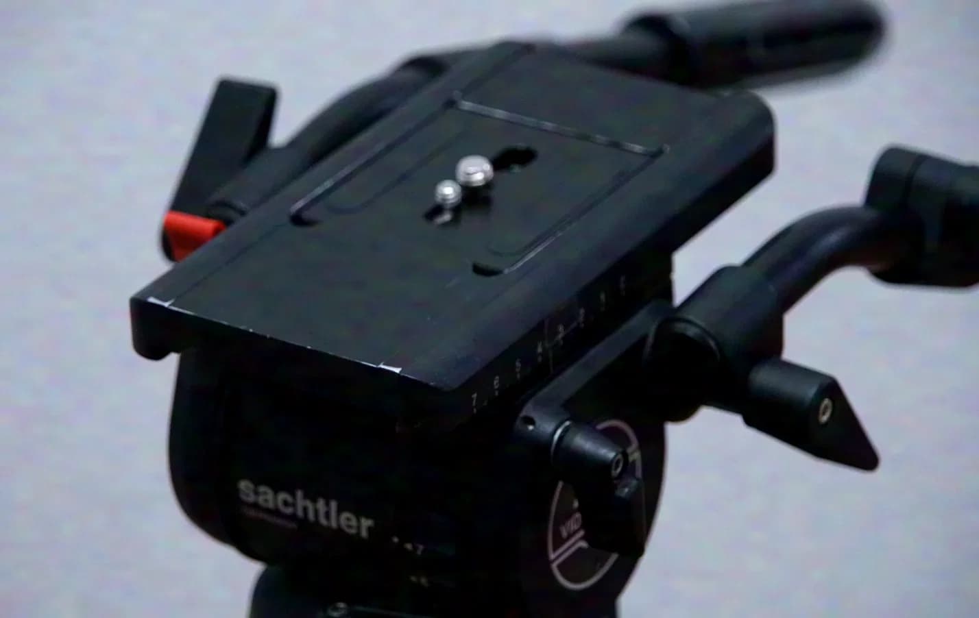 Sachtler Video 15 SB EFP/ENG tripod, SpeedLock CF, mid-level spreader + accessories