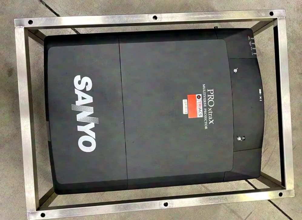 Sanyo PLC-XF46 Projector Road Version