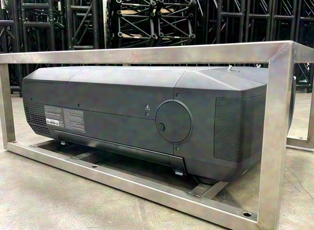 Sanyo PLC-XF46 Projector Road Version