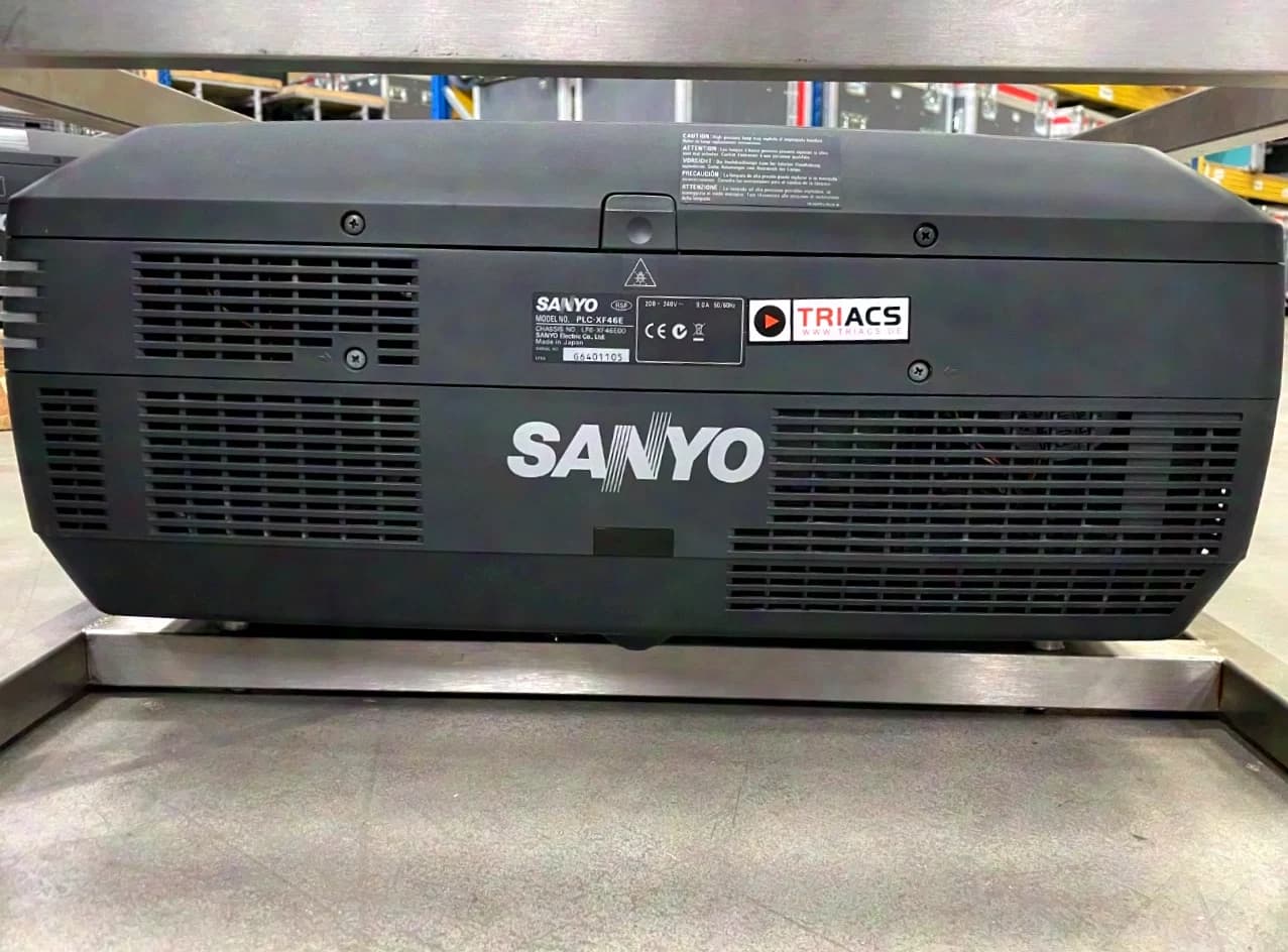 Sanyo PLC-XF46 Projector Road Version