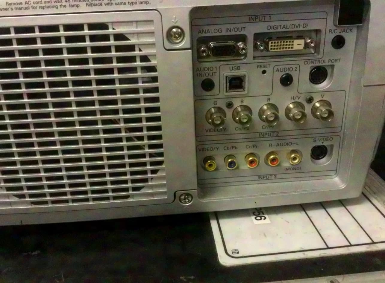 Sanyo PLC XP56 - Video projector 5000Ansi Lumen