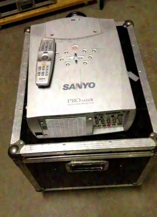Sanyo PLC XP57L with lens