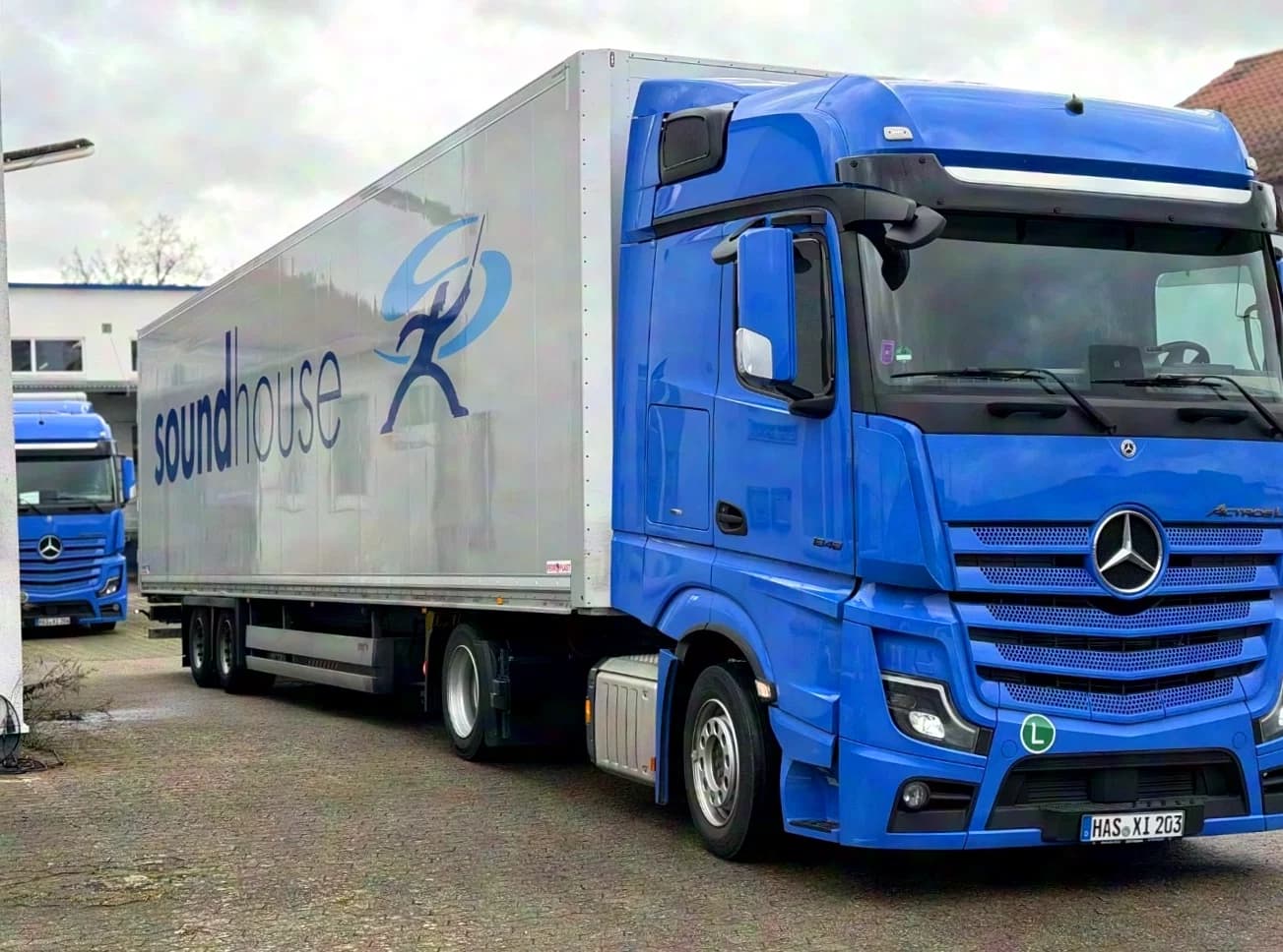 Schmitz Cargobull Event Sattel Eventsattel, Megaliner, Megatrailer Low-Liner Sattelauflieger Firmenlogo Soundhouse