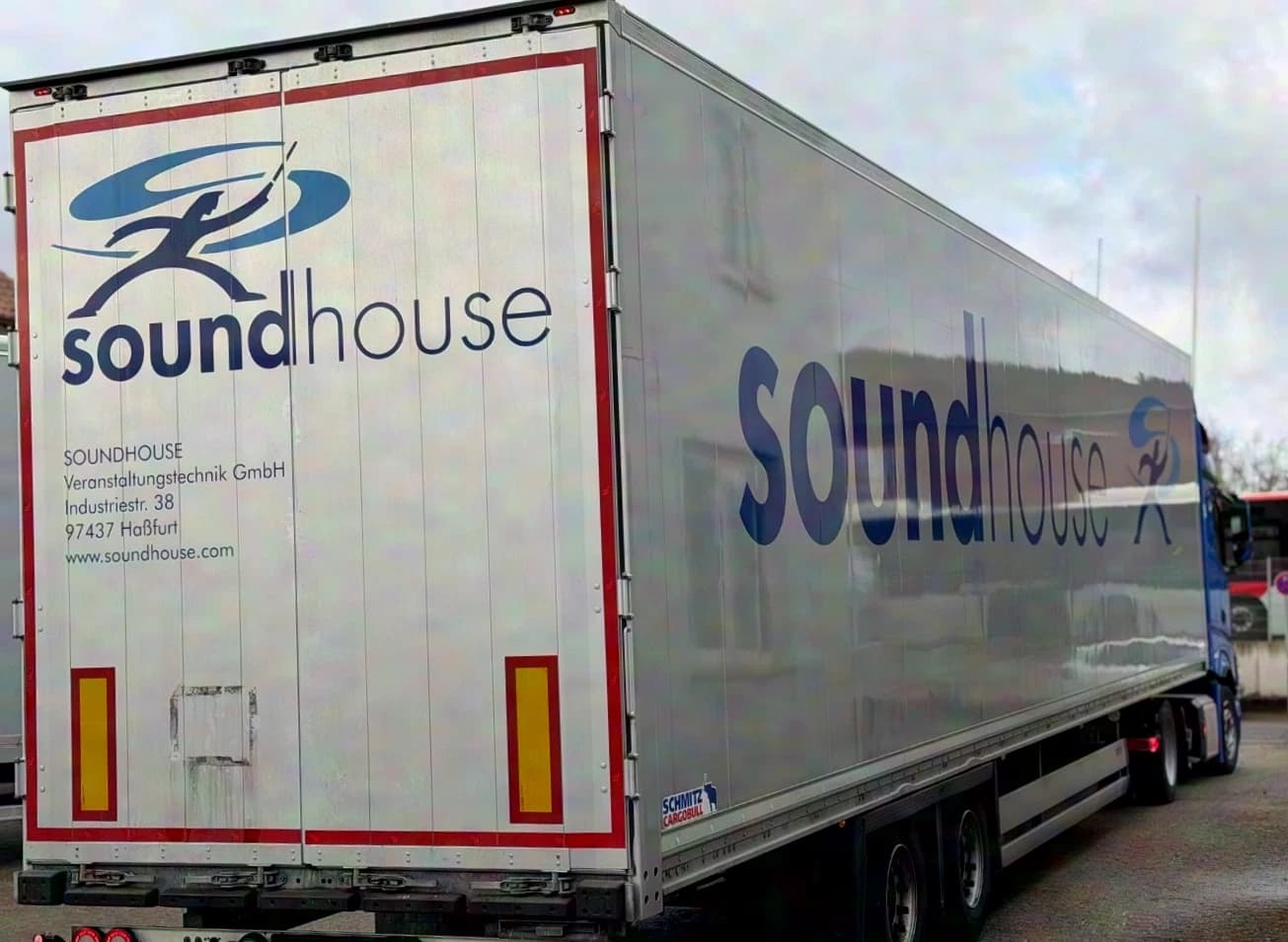 Schmitz Cargobull Event Sattel Eventsattel, Megaliner, Megatrailer Low-Liner Sattelauflieger Firmenlogo Soundhouse